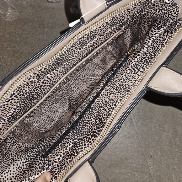 Handbag - Picture 2 of 3